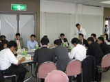 委員会中の大辻委員長
